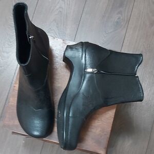Aravon-New Balance leather booties